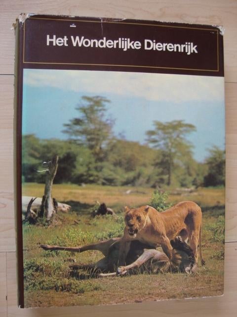 HET WONDERLIJKE DIERENRIJK UNIVERSUM door KA van den Hoek, Boeken, Ophalen of Verzenden, Gelezen, Natuur algemeen