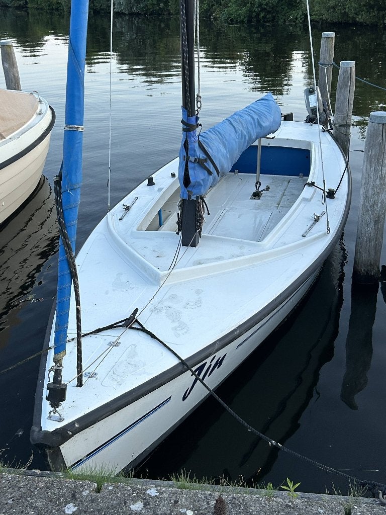 Hoora Polyvalk, Watersport en Boten, Open zeilboten, Gebruikt, Hoora, Polyvalk, Polyester, Anker, Dekzeil, Fok, Grootzeil, Inclusief trailer