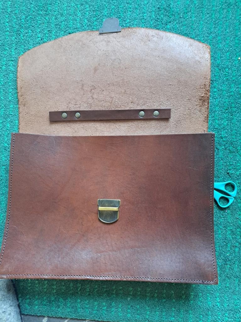 Goed als nieuwe echt stevig leer tas 13/14 inch, Ophalen of Verzenden