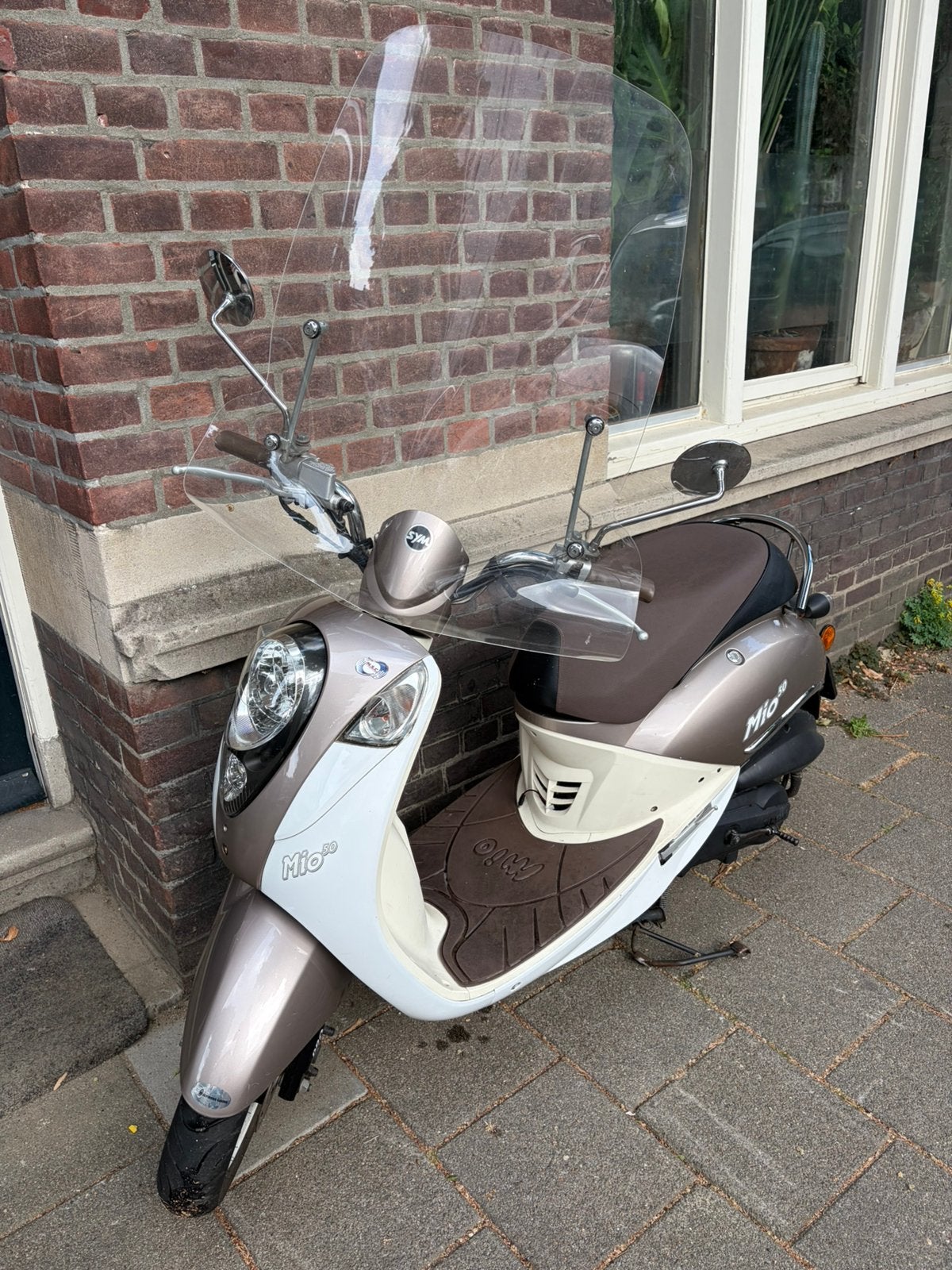Sym Mio 50 met windscherm (2015), Fietsen en Brommers, Scooters | SYM, Gebruikt, Maximaal 45 km/u, Benzine, 50 cc