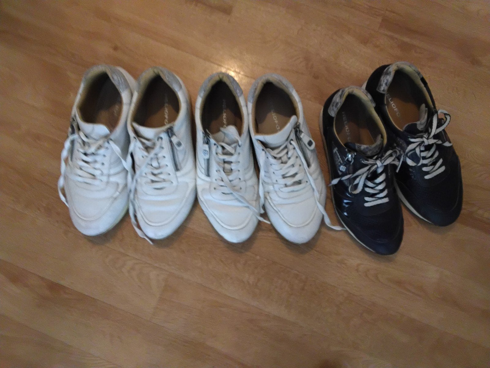 3 paar gedragen dames sneakers 42 /8 Helioform, Kleding | Dames, Schoenen, Wit, Ophalen of Verzenden, Sneakers of Gympen, Helioform