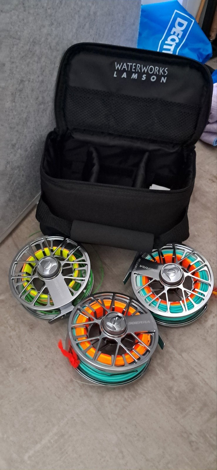 Sierrra Traxion 1 LW 9/11 3 stuks reels met Waterworks tas, Ophalen of Verzenden, Zo goed als nieuw, Molen