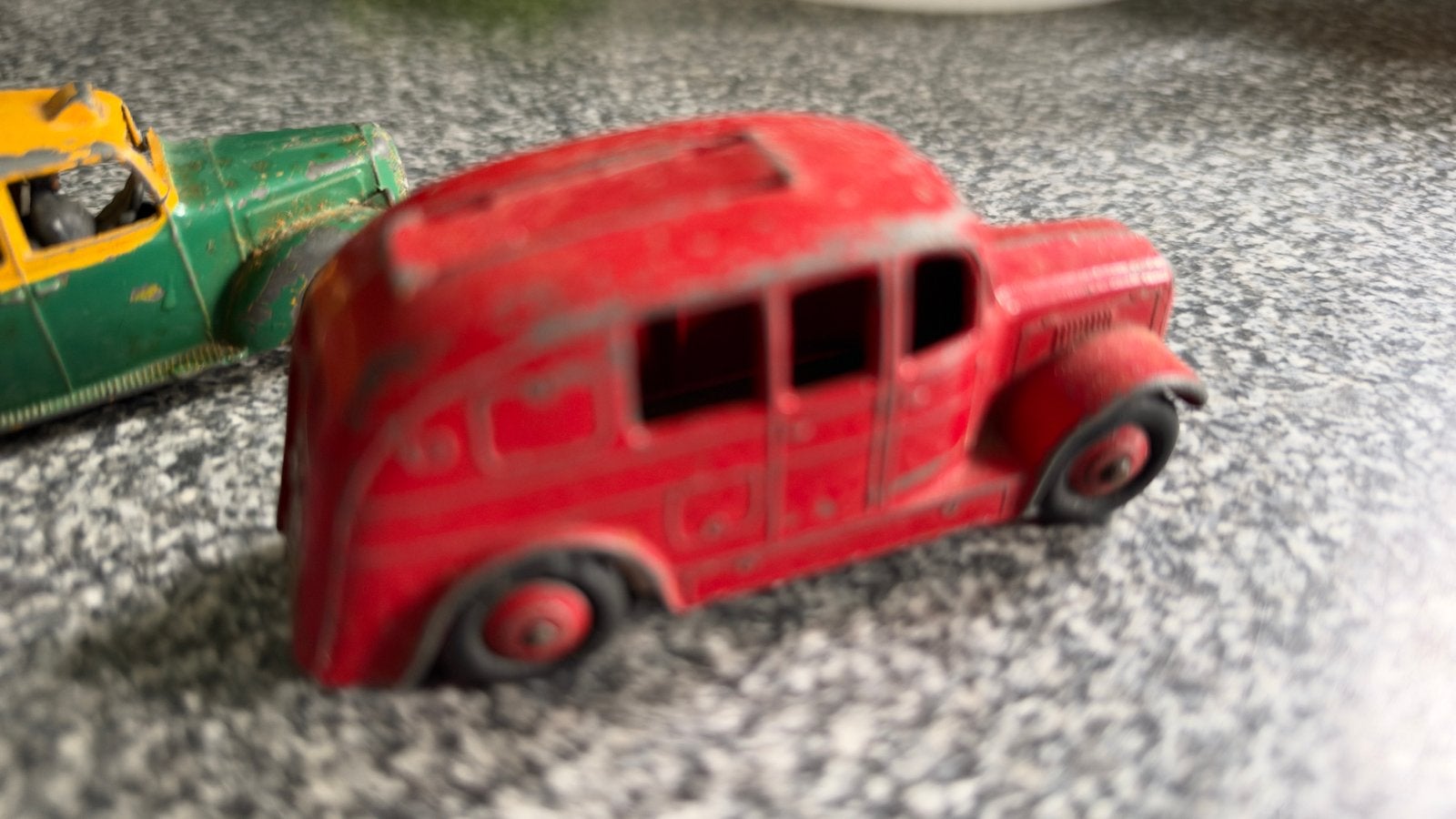 Vintage Dinky Toys: Rode Ambulance & Groene/Gele Taxi, Ophalen of Verzenden, Gebruikt