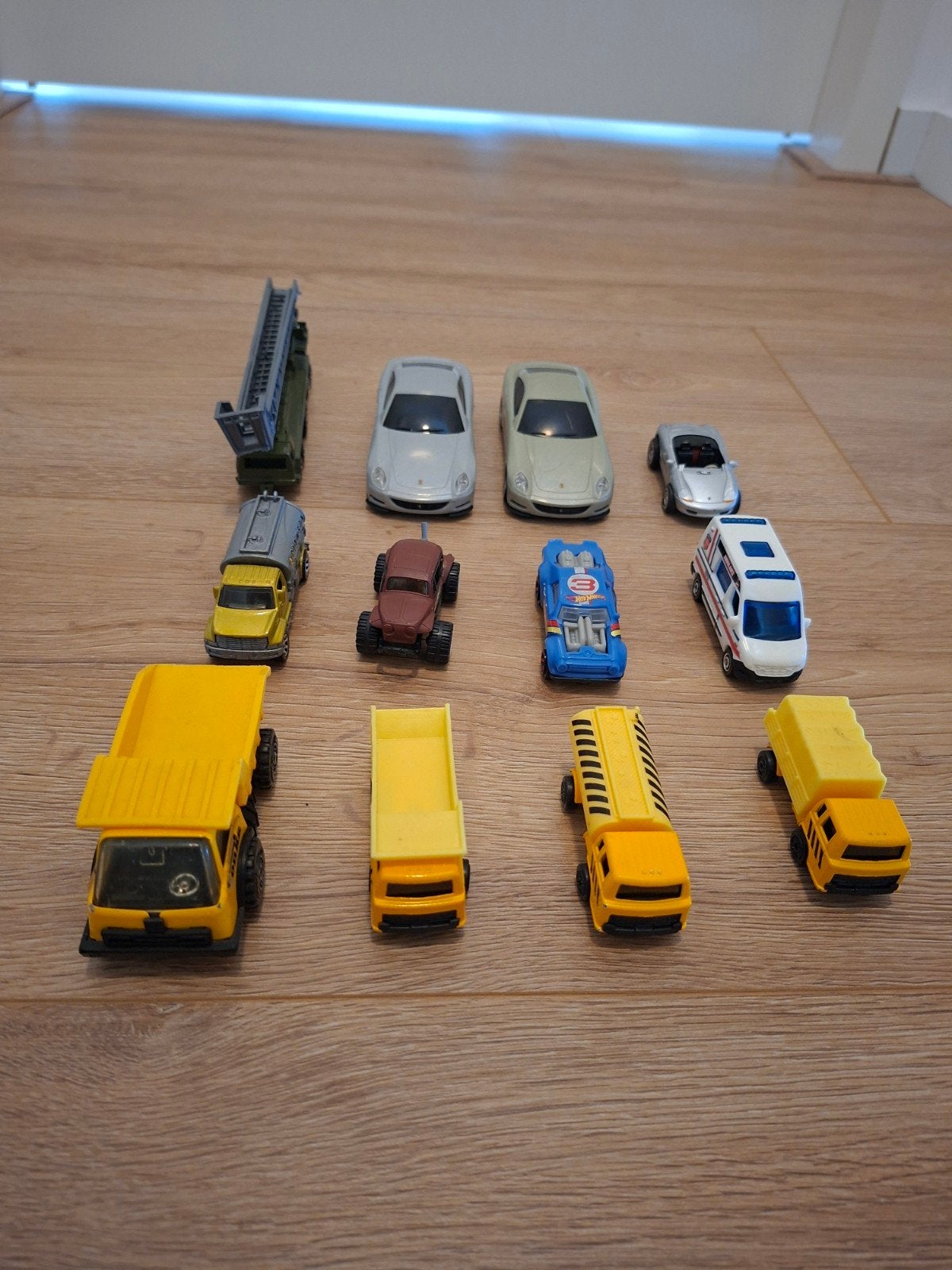 Aangeboden: Gratis Speelgoedauto's (12st), Ophalen of Verzenden, Nieuw, Jongen of Meisje