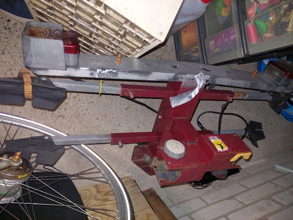 Fietsendrager kan nog een rode mee., Ophalen, Gebruikt, Trekhaakdrager