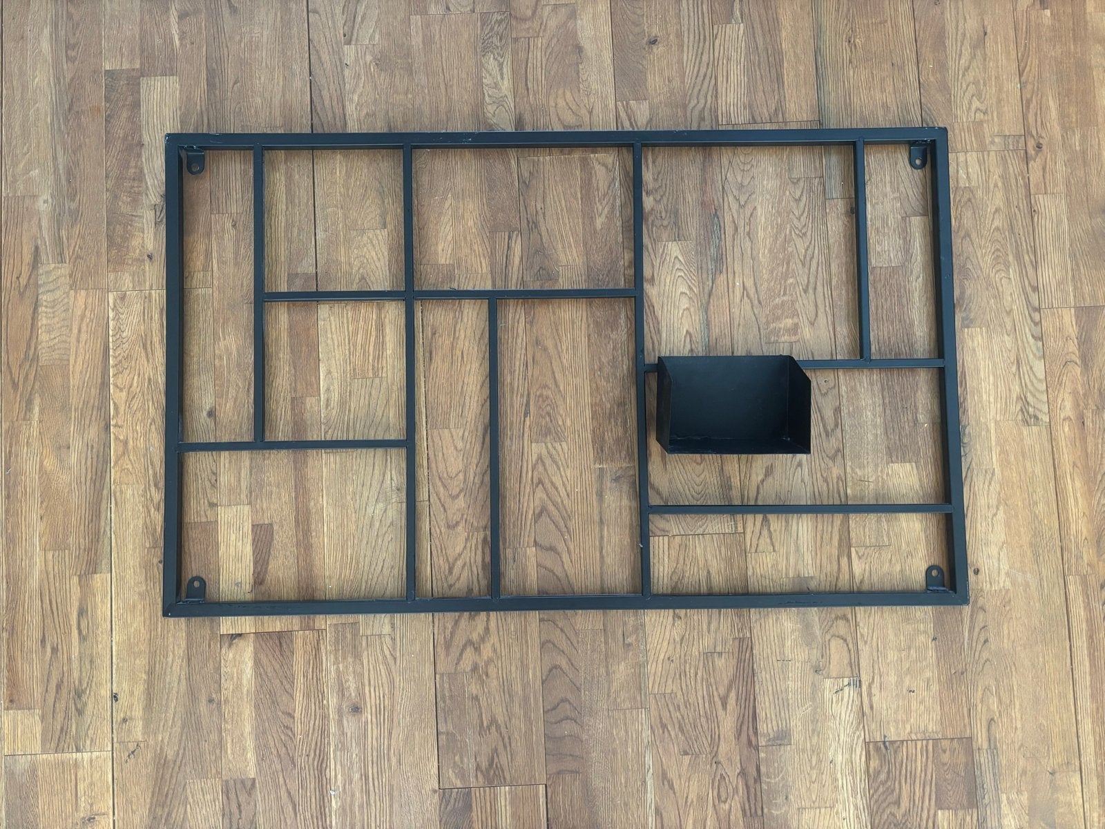 Zwart metalen wandrek 90x55 cm met bakje, Ophalen, Zo goed als nieuw