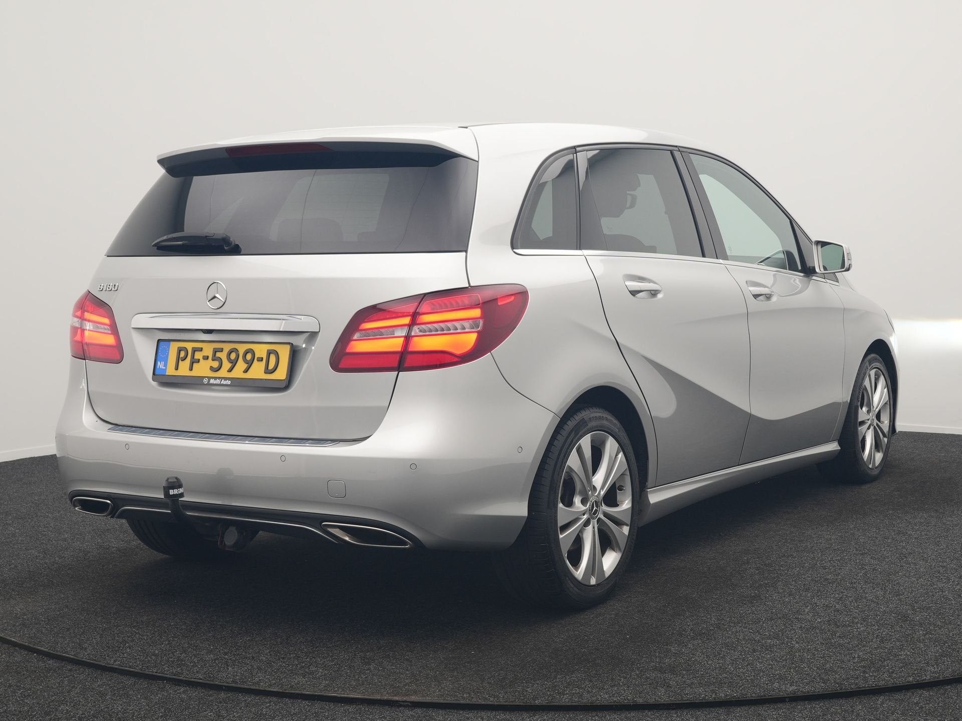 Mercedes-Benz B-Klasse 180 123pk Dealer O.H | Trekhaak | Cam, Auto's, 1325 kg, Gebruikt, 4 cilinders, 122 pk
