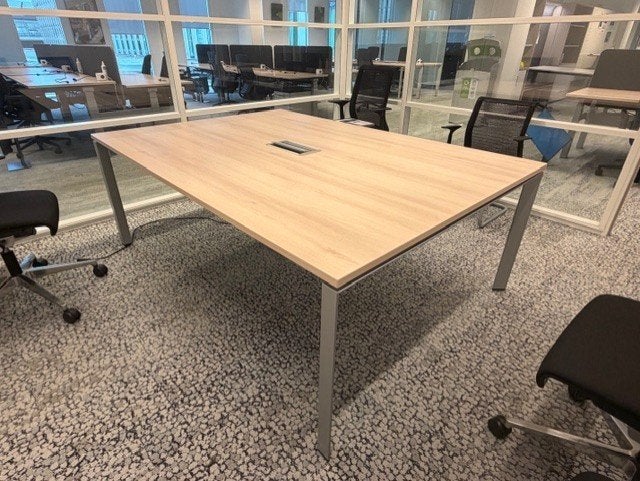 Steelcase Vergadertafel 200x140cm met stopcontact+kabelgoot