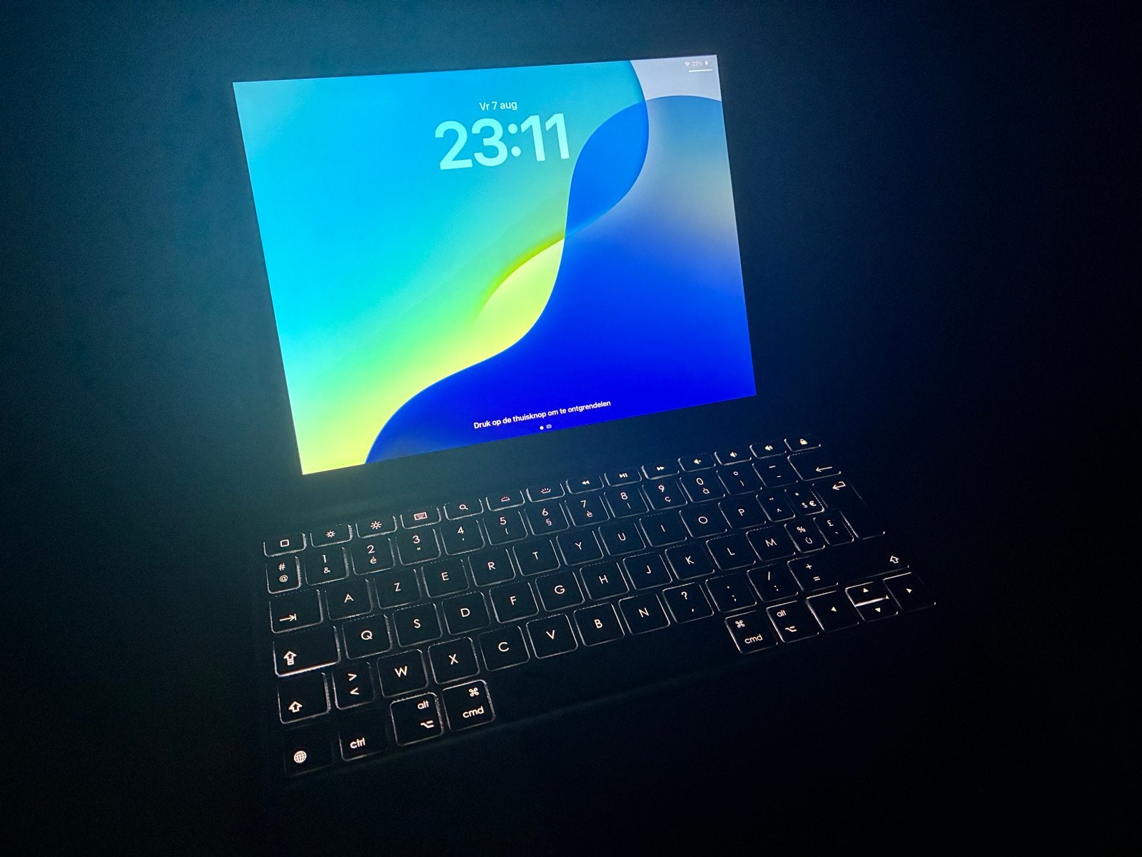 Apple iPad 9 met Logitech Combo Touch toetsenbord, Computers en Software, Apple iPads, 10 inch, Apple iPad Air, Ophalen of Verzenden