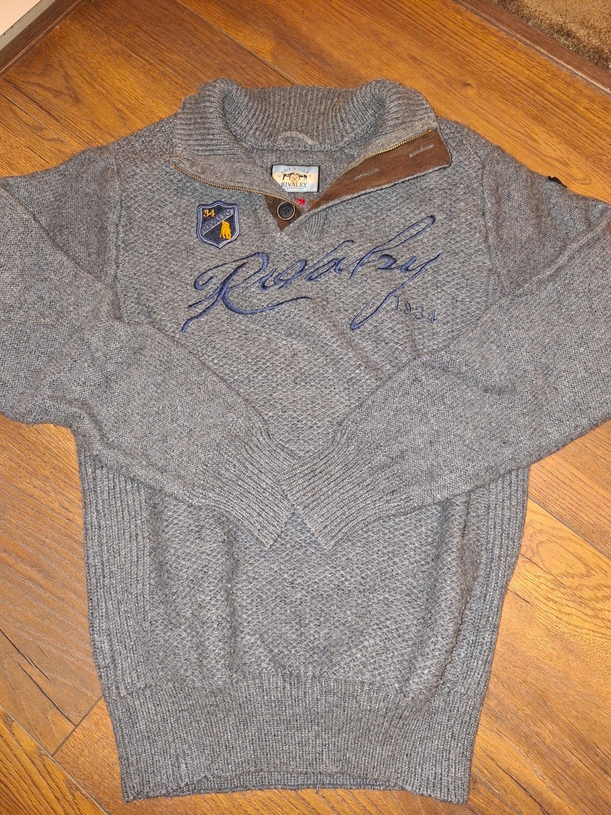 Mooie grijze heren trui van het merk Rivalry Legendary, Kleding | Heren, Ophalen of Verzenden, Zo goed als nieuw, Maat 48/50 (M)