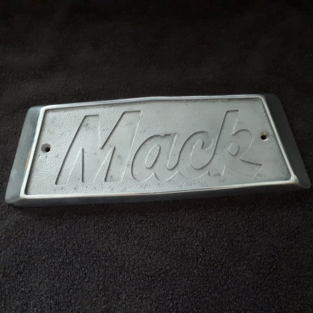 Mack truck embleem 1966 Mack R U model badge emblem script, Verzenden, Gebruikt, Overige merken, Overige Auto-onderdelen