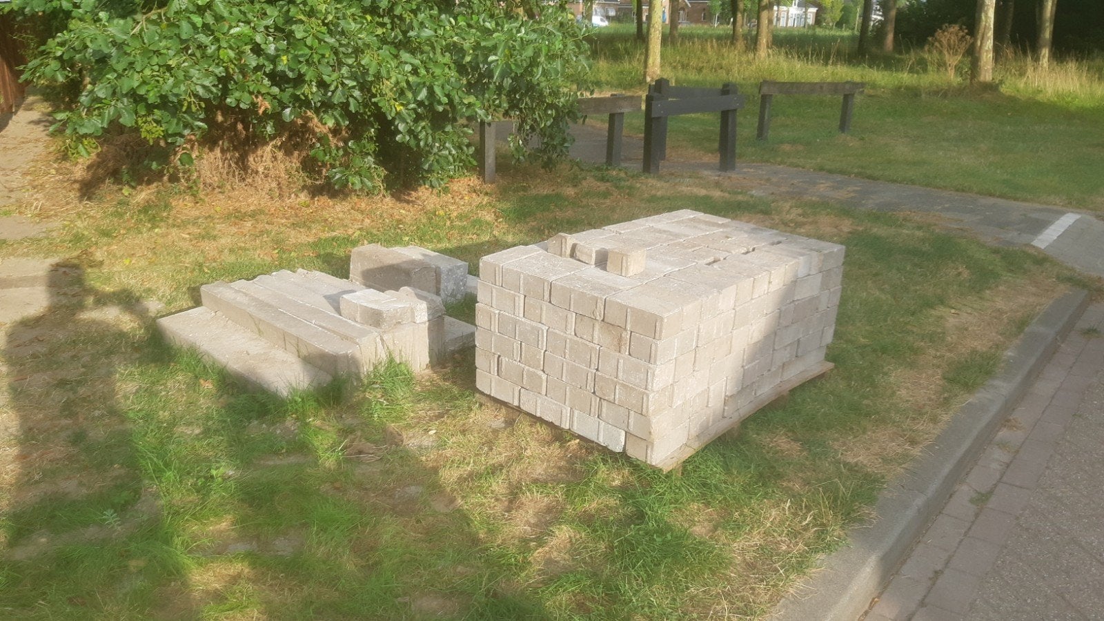 Gratis betonklinkers, Tuin en Terras, Tegels en Klinkers, Ophalen, Gebruikt, Beton, Klinkers