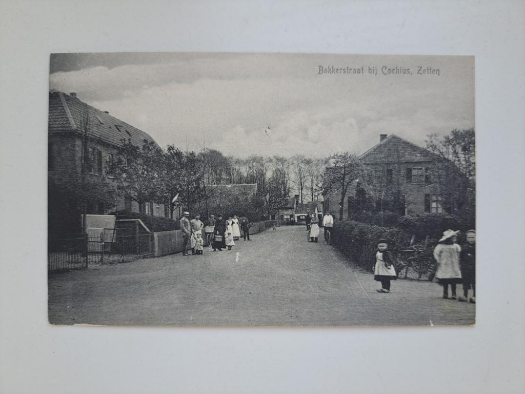 Zetten, Bakkerstraat bij Cochius, Verzamelen, Ansichtkaarten | Nederland, Ophalen of Verzenden, Voor 1920, Gelopen, Gelderland