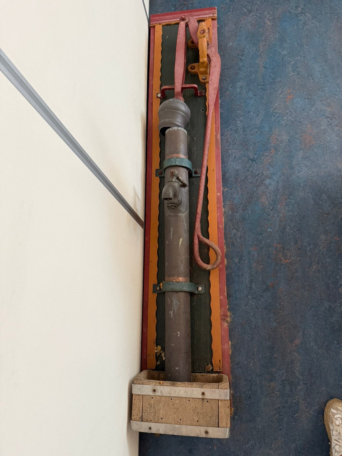 Koperen waterpomp tuindecoratie, Ophalen