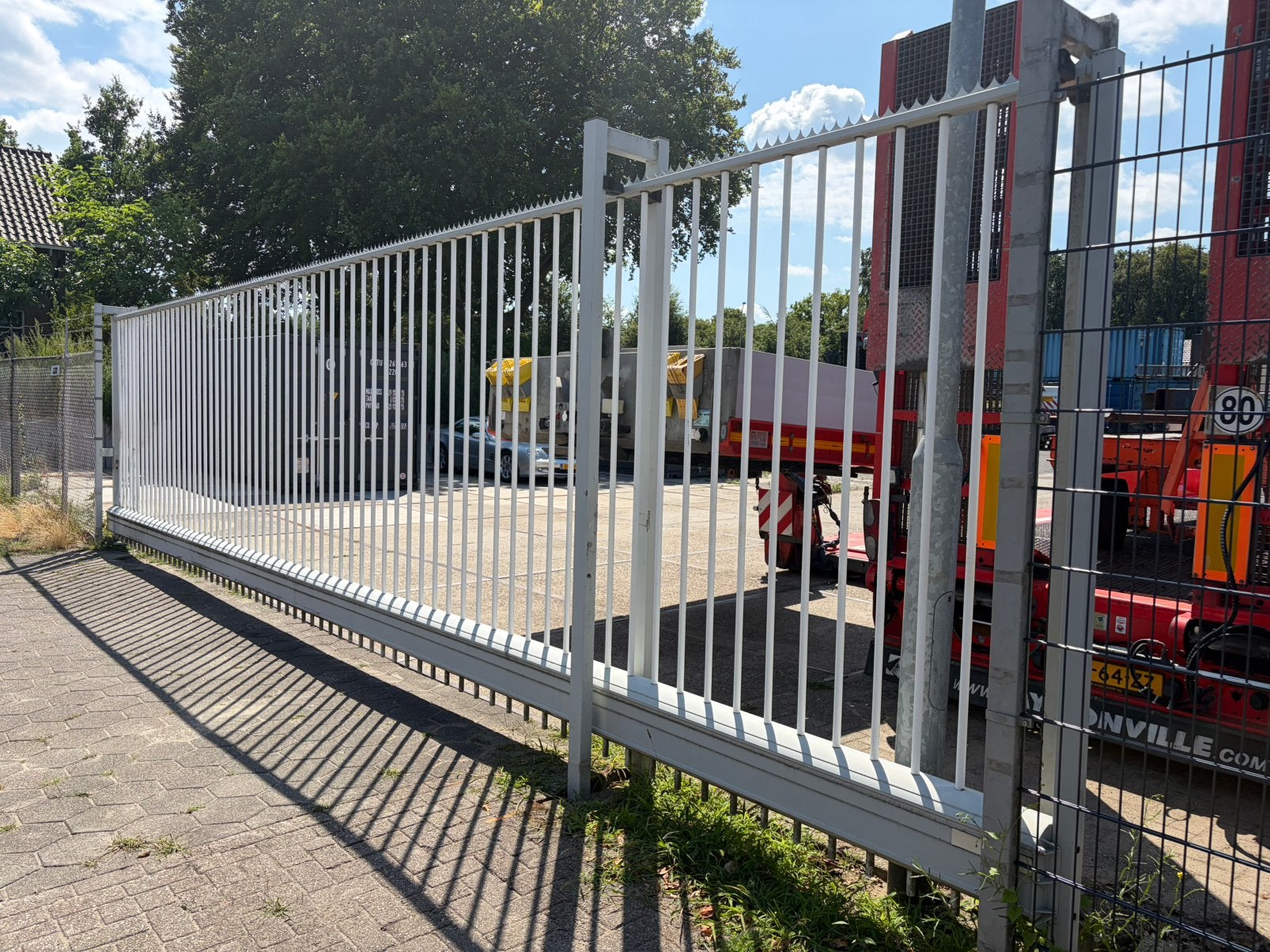 Heras schuifpoort 8 meter doorrij, Ophalen, Gebruikt, IJzer, Spijlenhekwerk