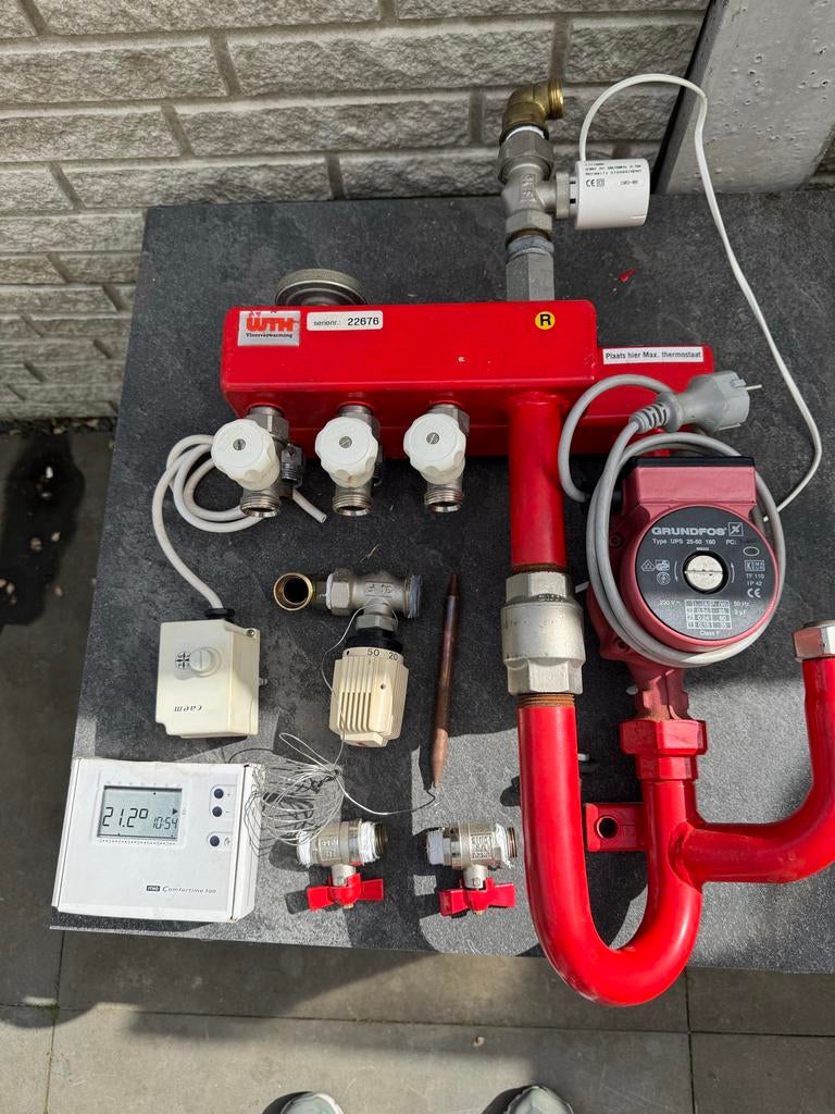 WTH Vloerverwarmingsverdeler met Grundfos pomp, Ophalen of Verzenden, Zo goed als nieuw, Overige typen