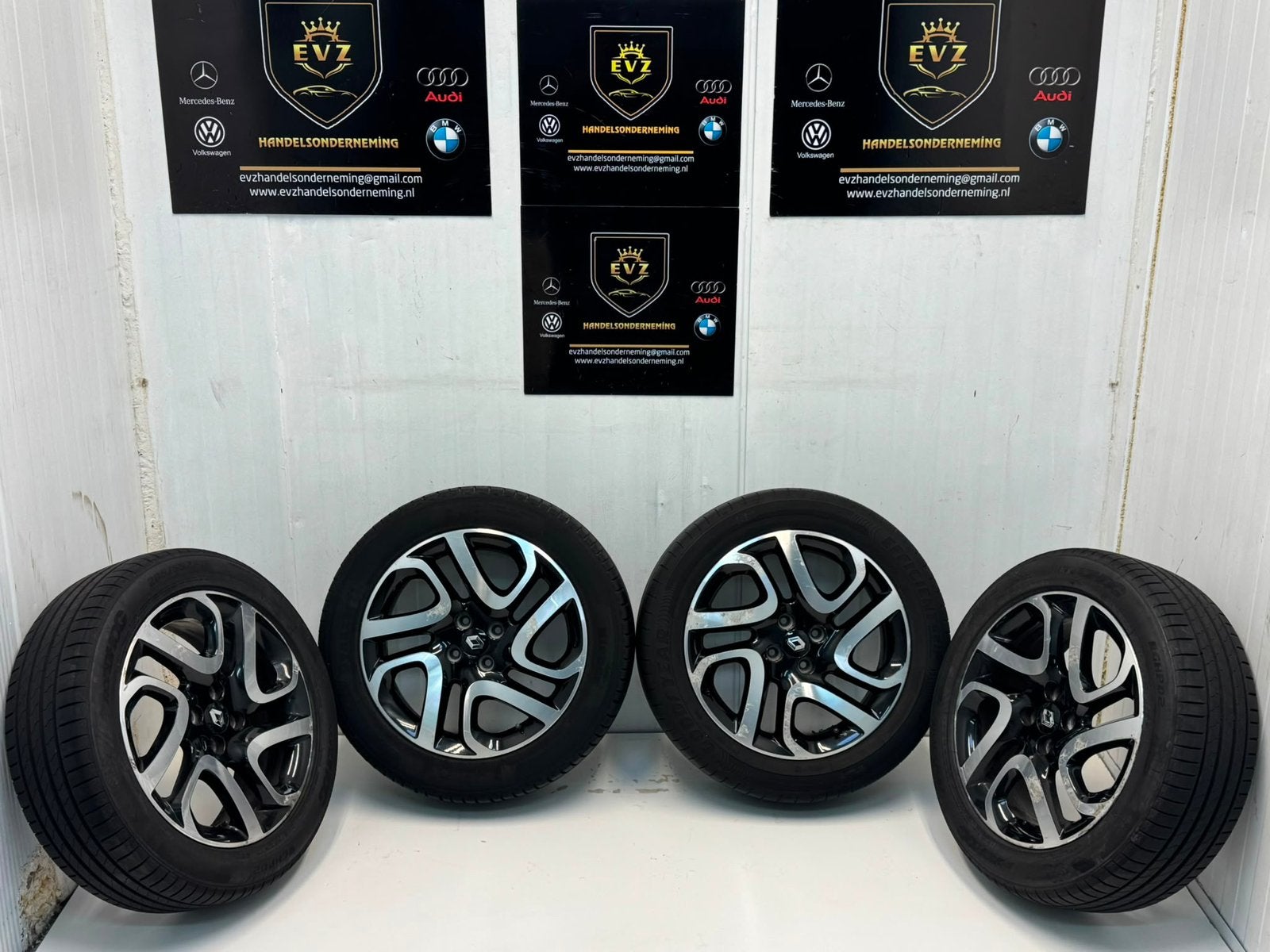Org. Renault Captur bj.2015 velgenset met zomerbanden 4x100, Auto-onderdelen, Banden en Velgen, Gebruikt, Banden en Velgen, 17 inch