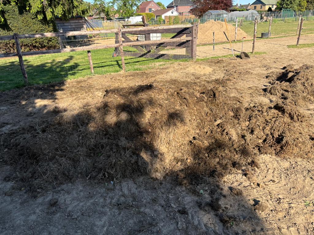 Gecomposteerd hooi met een beetje paardenmest, Ophalen, Compost