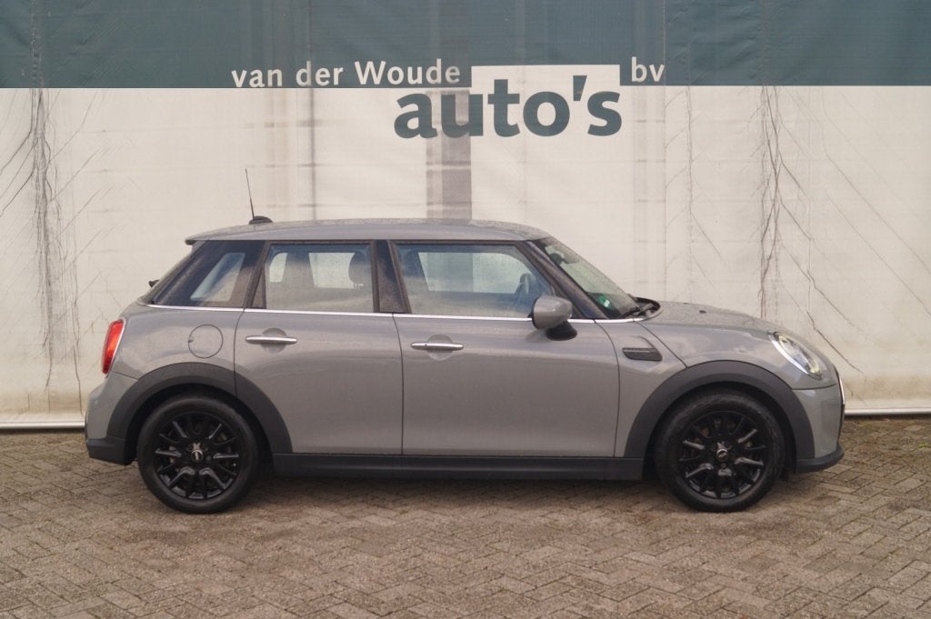 MINI Cooper 5-Deurs 1.5 136pk Automaat Cooper Business Editi, Auto's, Automaat, Dealer onderhouden, 136 pk, Gebruikt