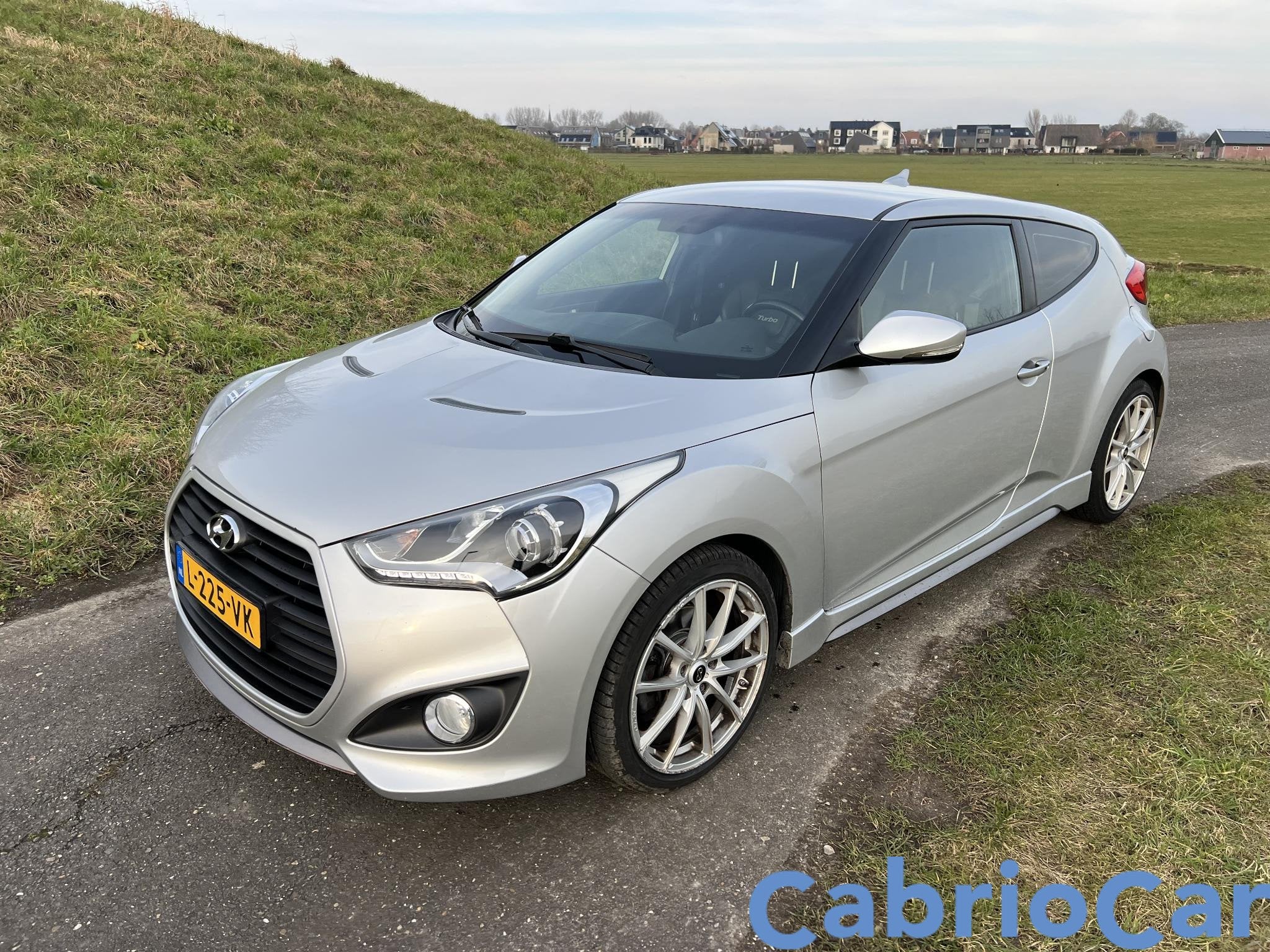 Hyundai Veloster 1.6 T-GDI i-Catcher Top conditie Nieuwe TUR, Auto's, Voorwielaandrijving, Gebruikt, 4 stoelen, Wit