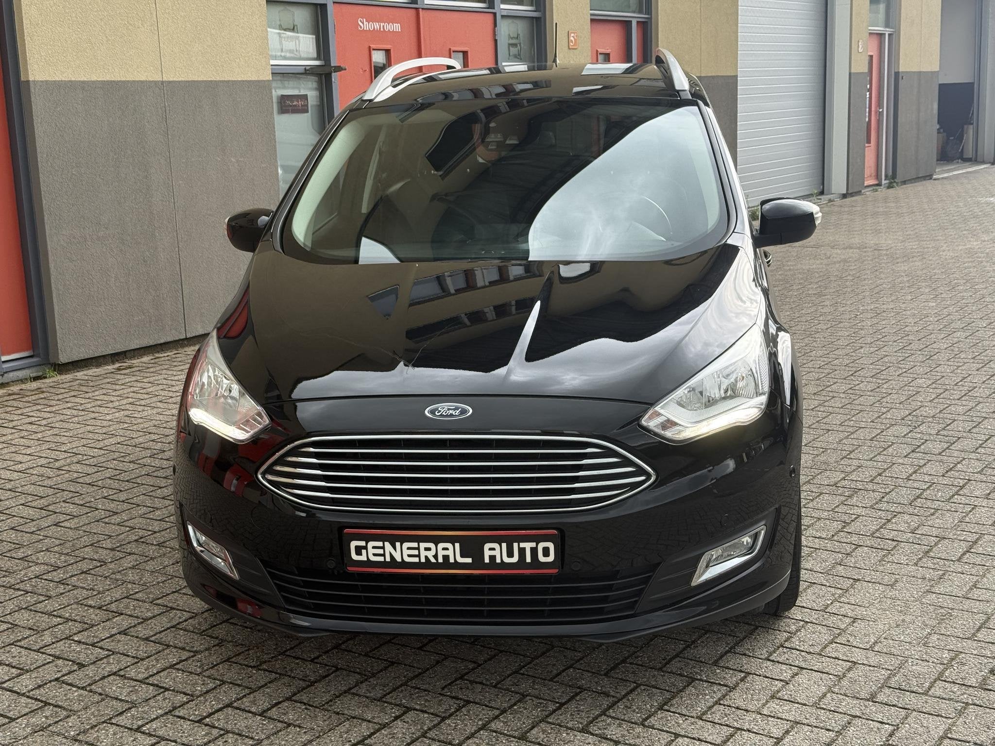 Ford Grand C-Max 1.0 Titanium 7p. Navigatie, CarPlay, Auto's, Voorwielaandrijving, Gebruikt, Euro 6, 7 stoelen