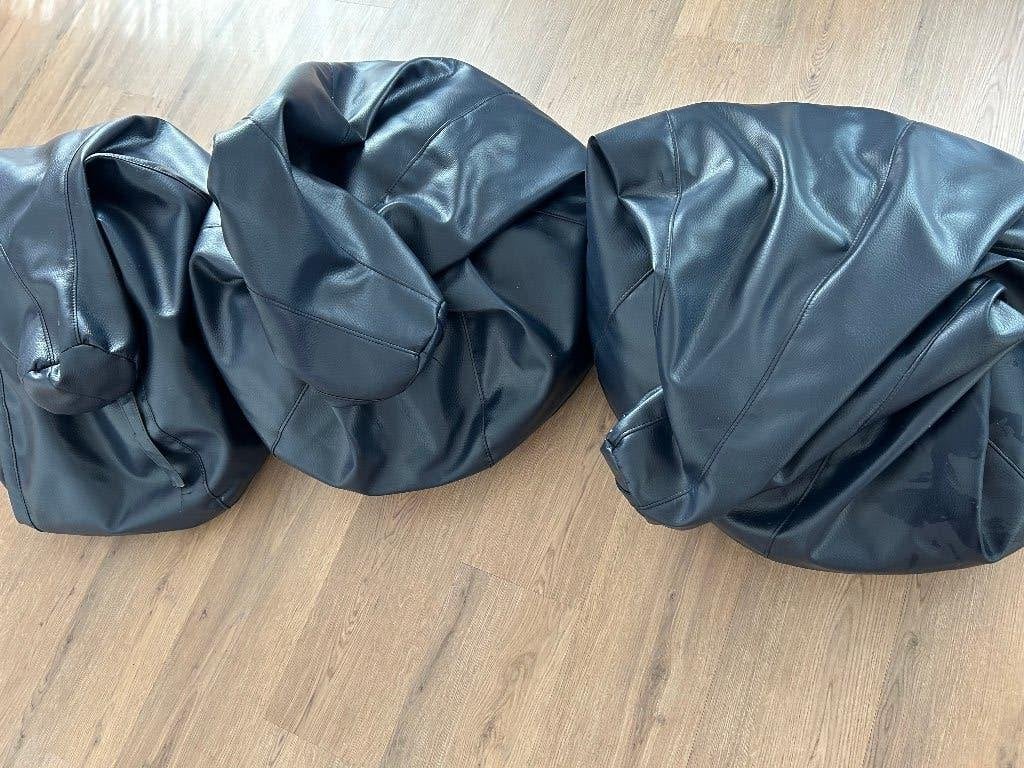 Drie donkerblauwe leren poefen, Ophalen, Gebruikt, Rond, Leer