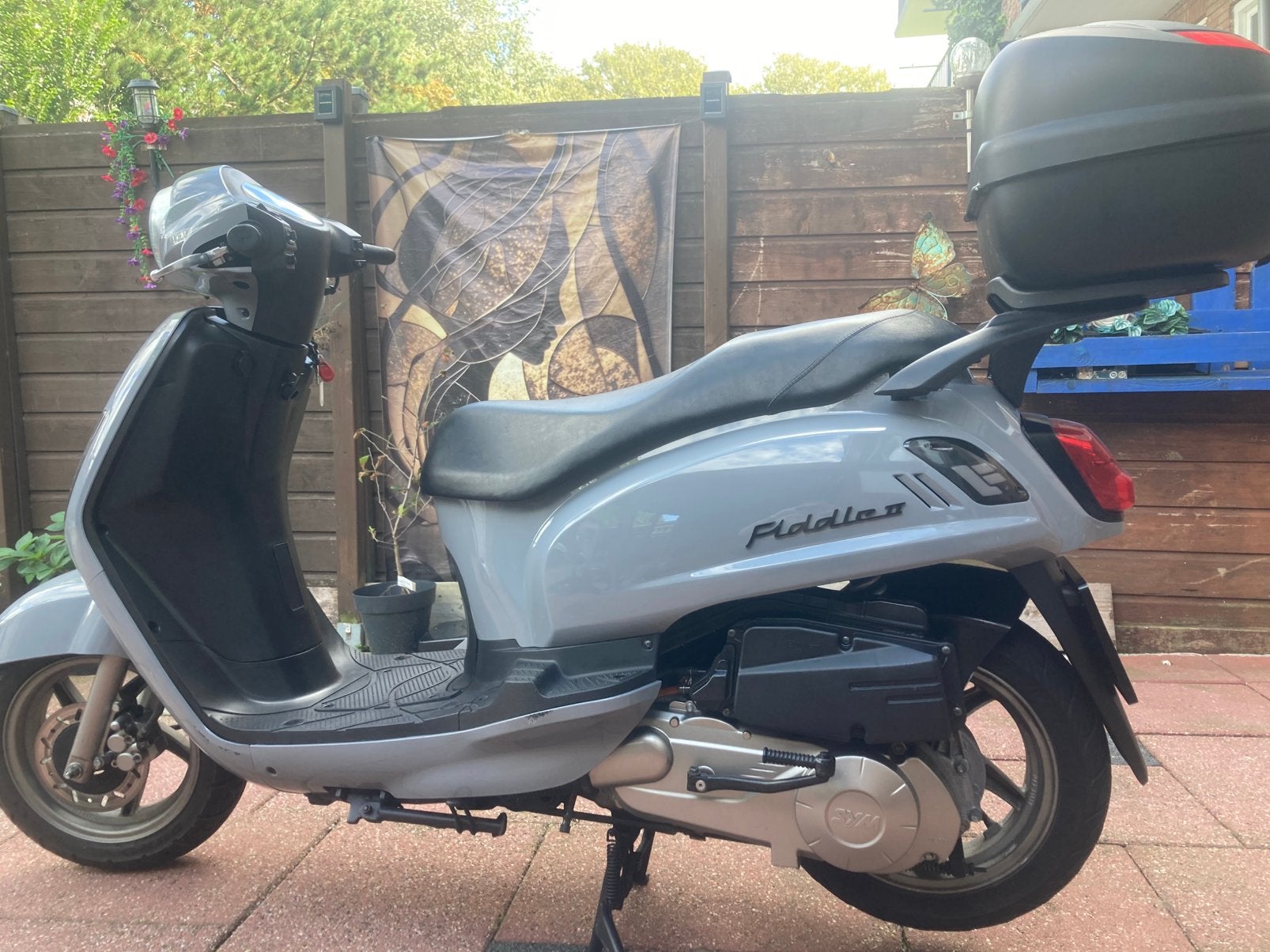 Sym fiddle 125s (nardo grijs ) Top/Nieuwstaat (motorscooter), Fietsen en Brommers, Ophalen, Sym, Sym, Sym