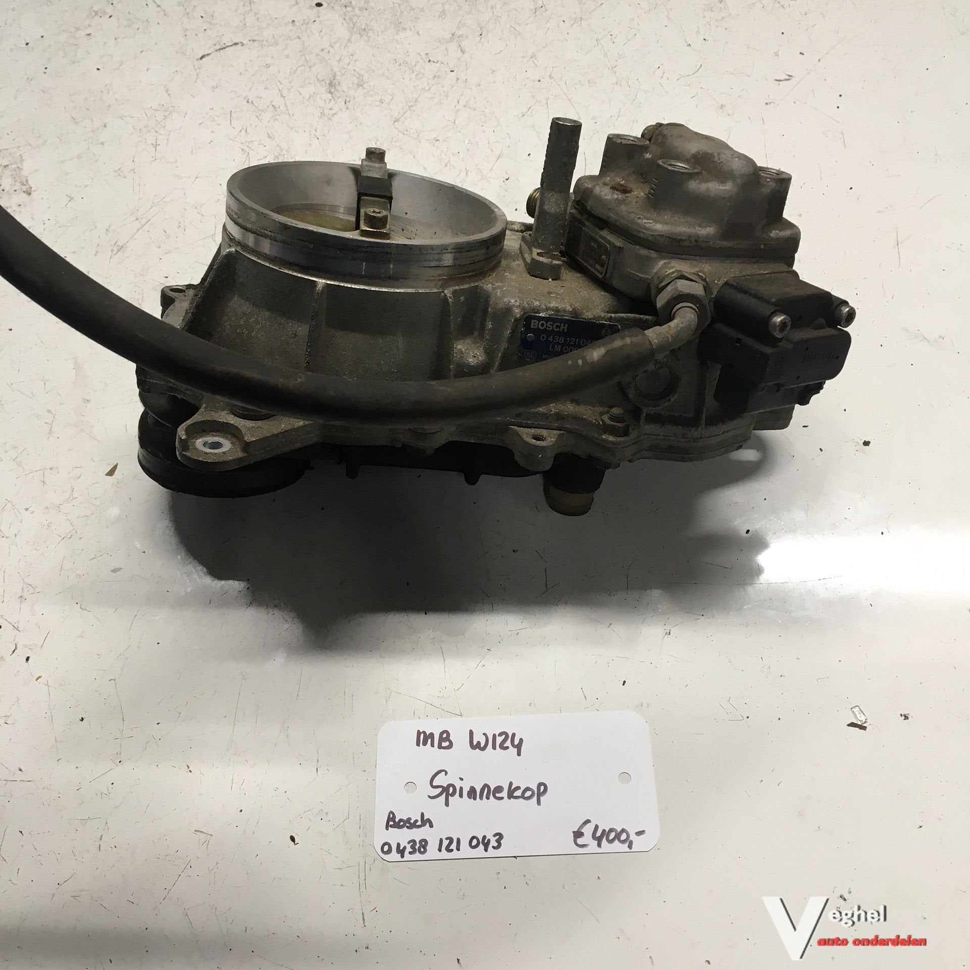 Mercedes W124  Spinnekop  Bosch 0438 121 043