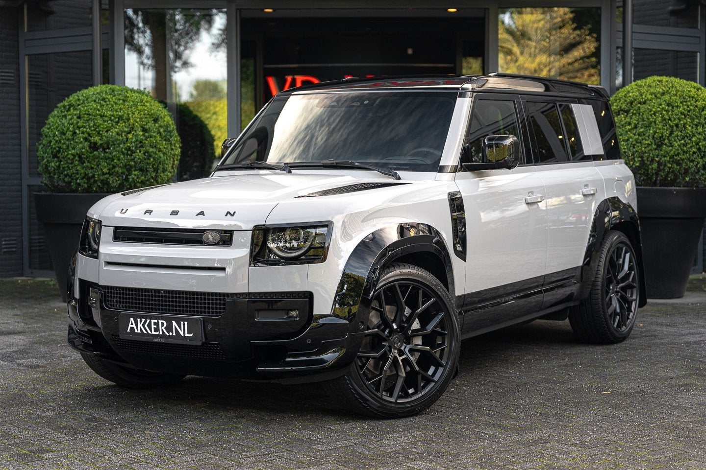 Land Rover Defender 110 P300e X-Dynamic HSE URBAN | 23 Inch, Auto's, Automaat, Zwart, 4 cilinders, Overige brandstoffen