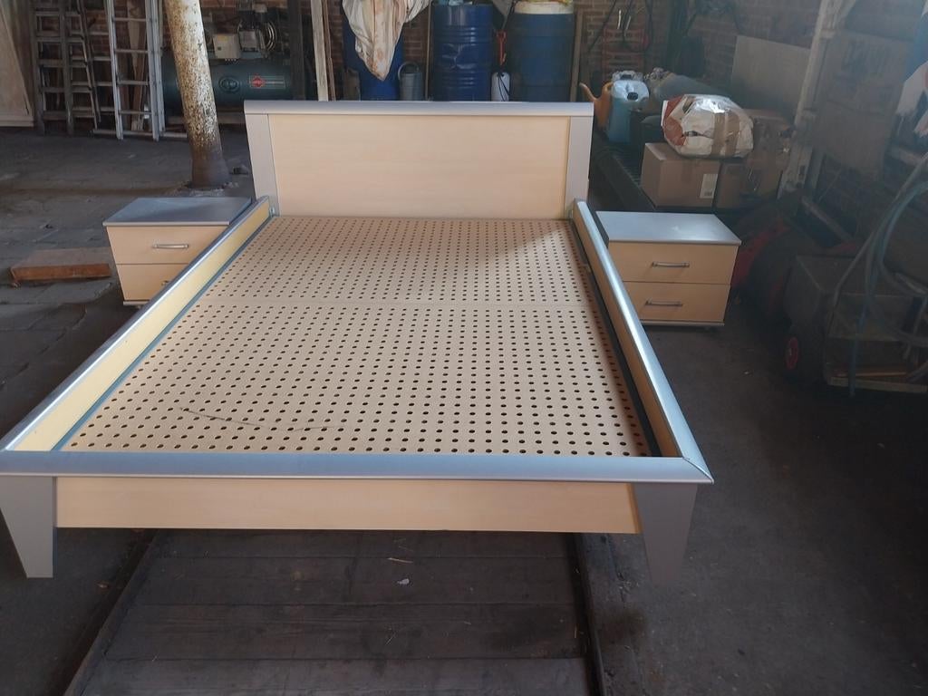 Bed 140x200 met verhoogblokken en bodem, Gebruikt, Beige, Tweepersoons, 200 cm
