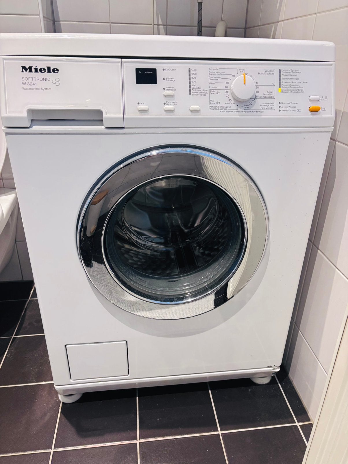 Miele W3241 softtronic wasmachine (met defect), Witgoed en Apparatuur, Ophalen, Zo goed als nieuw, 1600 toeren of meer, 85 tot 90 cm
