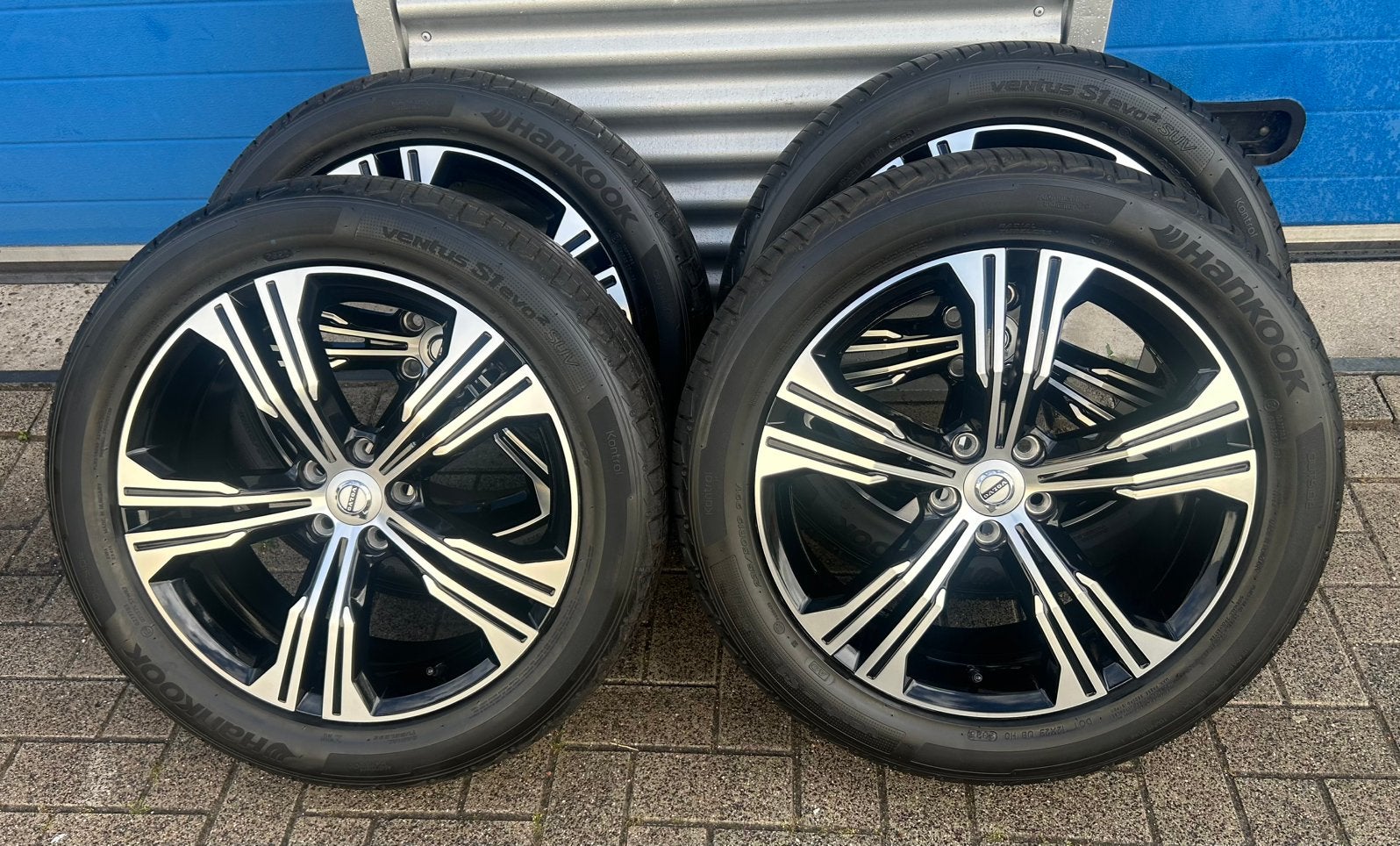 Nette 19 inch Volvo velgen 235-50-19 zomerbanden XC40,V90CC, Auto-onderdelen, Banden en Velgen, 19 inch, Gebruikt, Banden en Velgen