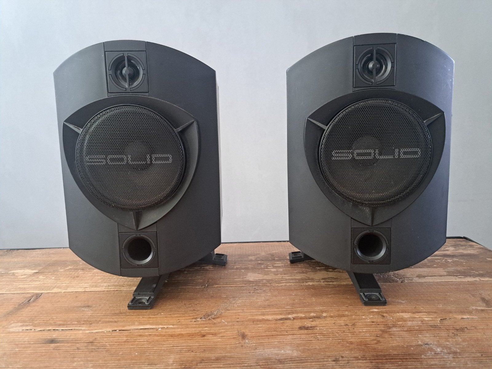 B&W Rock Solid  boekenplank / sateliet speakers