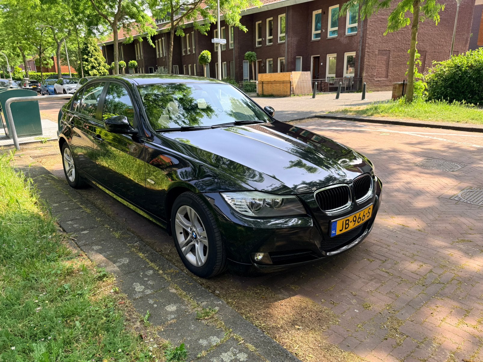 MOET NU WEG - BMW 3-Serie 320i 2010 Zwart MOTOR GEBLOKKEERD, 1345 kg, 1995 cc, Zwart, 4 cilinders