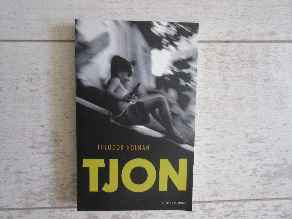 Tjon, door Theodor Holman, Ophalen of Verzenden, Gelezen, Theodor Holman, Nederland