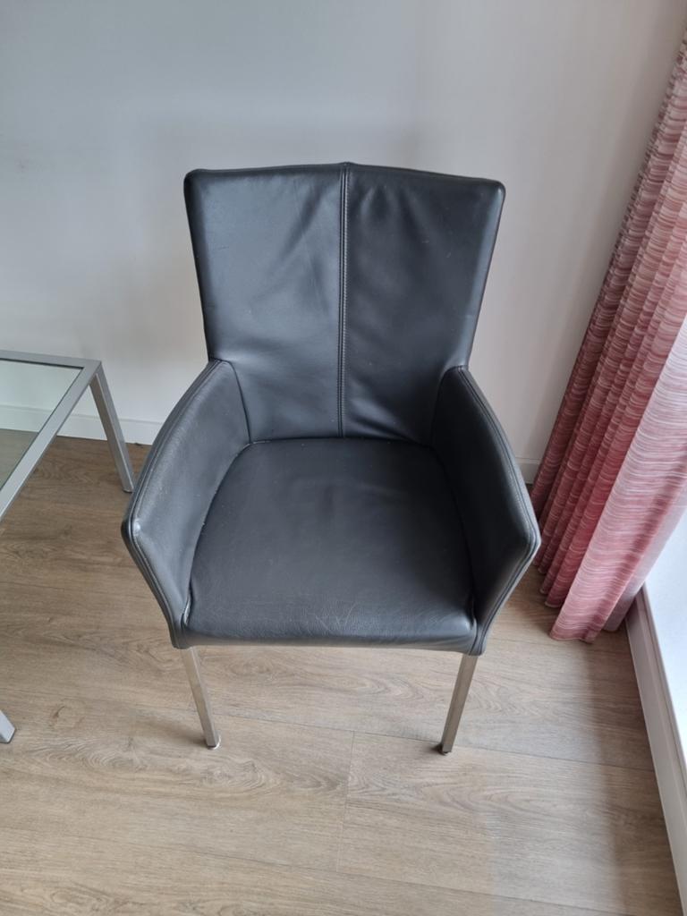 3 mooie leren stoelen. Kleur antracietgrijs., Ophalen, Zo goed als nieuw, Grijs, Drie