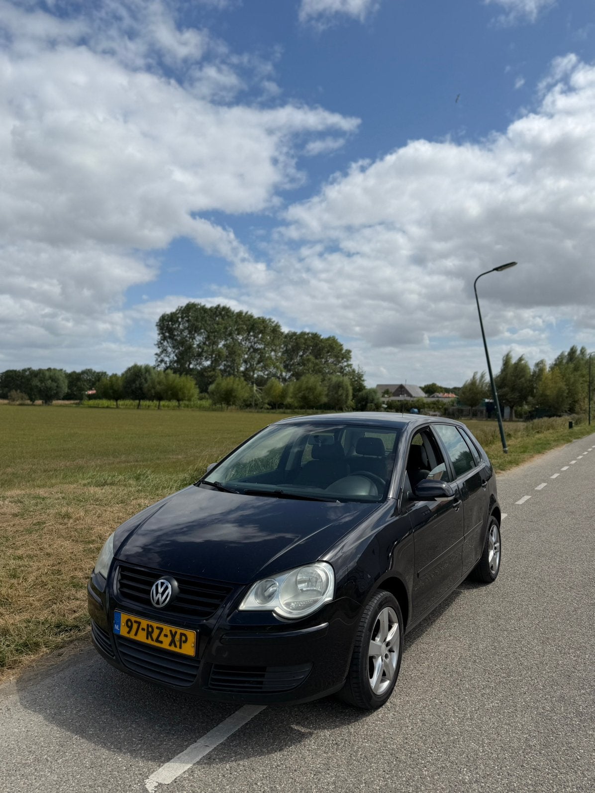 Volkswagen Polo 1.4 APK NW DISTR + WPOMP, Auto's, Volkswagen, Voorwielaandrijving, 15 km/l, Zwart, Origineel Nederlands