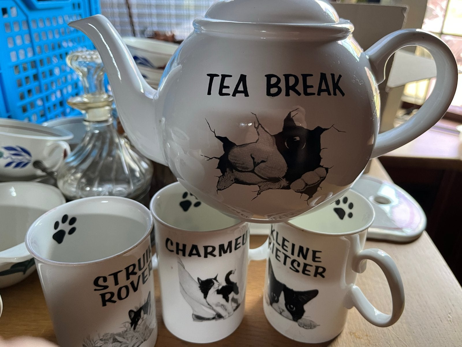 Leuke theepot en mokken set met katten design, Zo goed als nieuw, Steen/keramiek, Wit, Ophalen