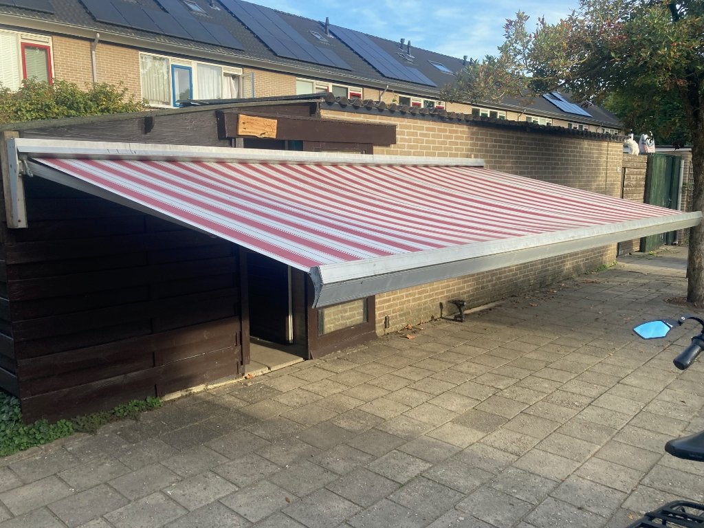 Zonnescherm 500 cm, uitval 240 cm, handbediend, Gebruikt, 450 cm of meer, Ophalen of Verzenden, 150 tot 300 cm