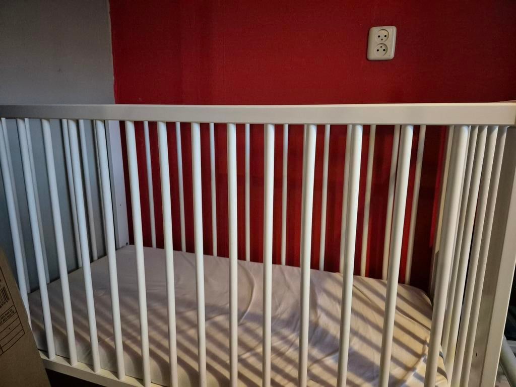 Ledikant en commode, Gebruikt, 50 tot 70 cm, Ophalen of Verzenden, 100 cm of meer