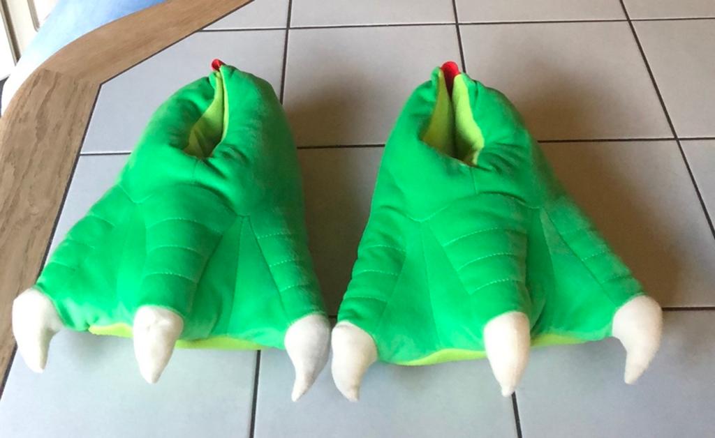 Efteling sloffen drakenpoten maat 39/41, Ophalen, Zo goed als nieuw, Kleding