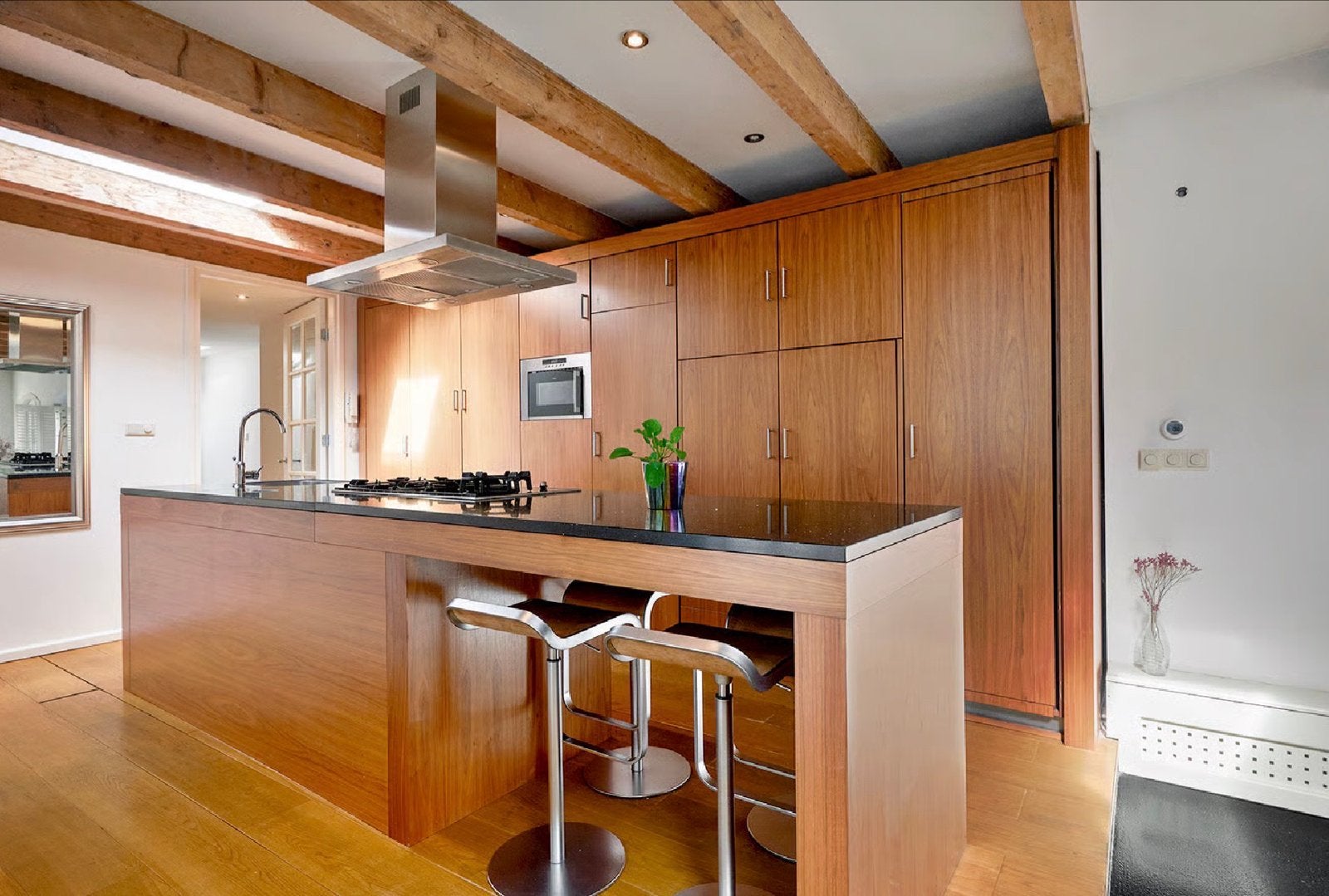 Moderne keuken met ATAG apparatuur en afzuiging, Gebruikt, Bruin, Hoekkeuken, Graniet of Steen