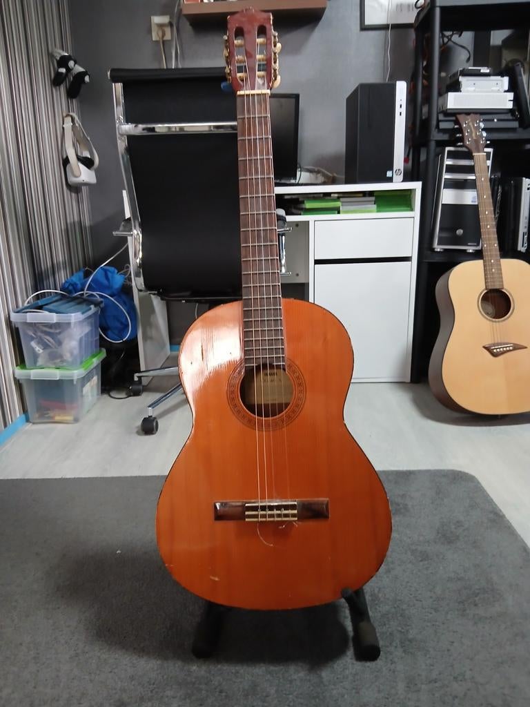 Yamaha CG-40-A Gitaar met standaard - Gebruikt, Muziek en Instrumenten, Snaarinstrumenten | Gitaren | Akoestisch, Ophalen, Gebruikt