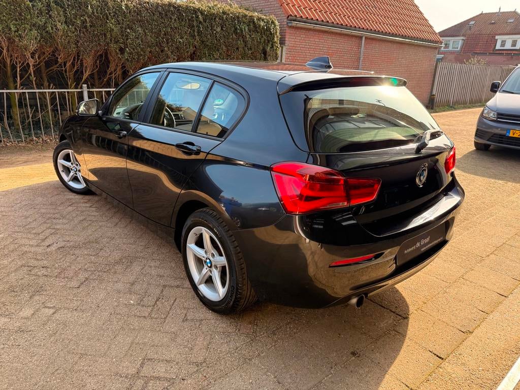 BMW 1-serie 118i Executive|AUTOMAAT/CRUISE/NAVI/LED/LEDER/PD, Auto's, Gebruikt, 1295 kg, Zwart, Leder