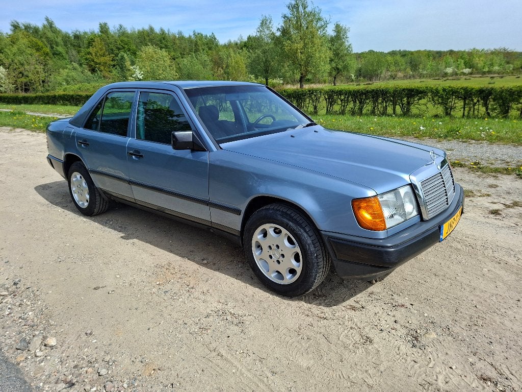 Mercedes-Benz W124 1987 Blauw Automaat, Auto's, Automaat, 4 cilinders, Blauw, 665 kg
