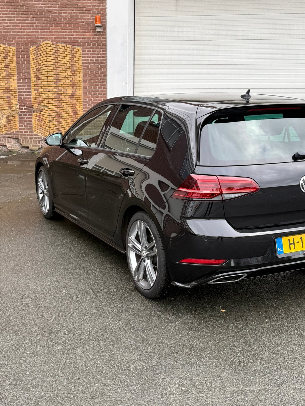 Volkswagen Golf 1.5 TSI 150pk 7-DSG 2020 R-line Pano DYN BTW, Dealer onderhouden, 1498 cc, Zwart, 4 cilinders