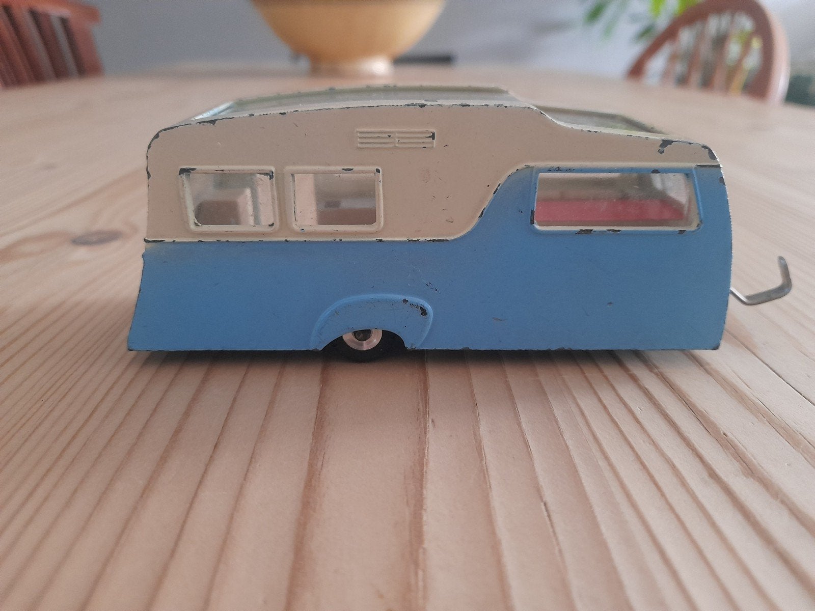 Dinky toys 4 berth caravan, Hobby en Vrije tijd, Modelauto's | 1:43, Ophalen of Verzenden, Zo goed als nieuw, Auto, Dinky Toys