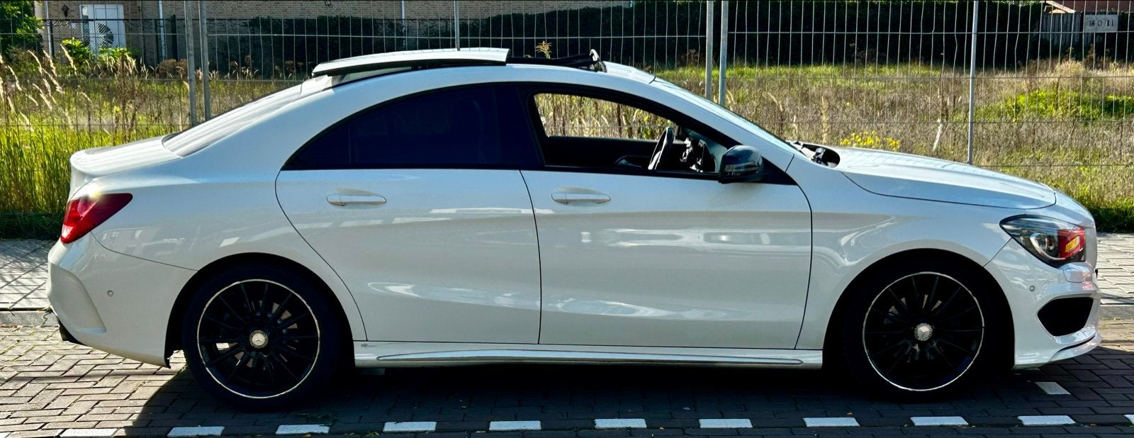 Mercedes-Benz CLA 180 1.6 90KW Blue Eff. Edit. 2014 Wit, Auto's, Voorwielaandrijving, CLA, 4 cilinders, Xenon verlichting