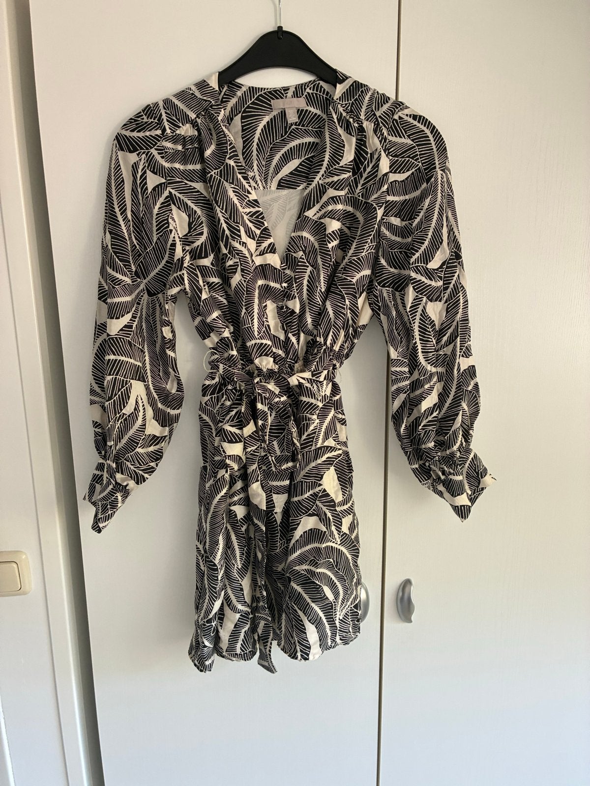 Leuk zwart-wit jurkje van H&M, S, als nieuw., Zwart, Ophalen of Verzenden, Zo goed als nieuw, Maat 36 (S)