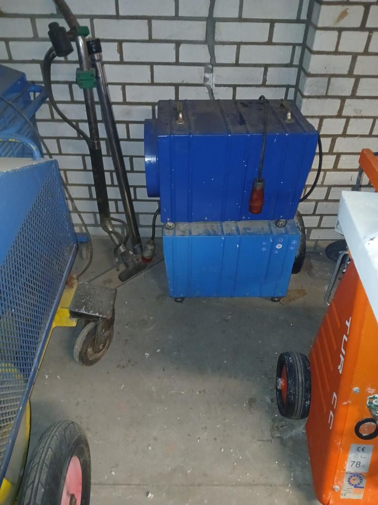 2 heaters bieden perstuk, 100 liter of meer, Ophalen, Transportkar
